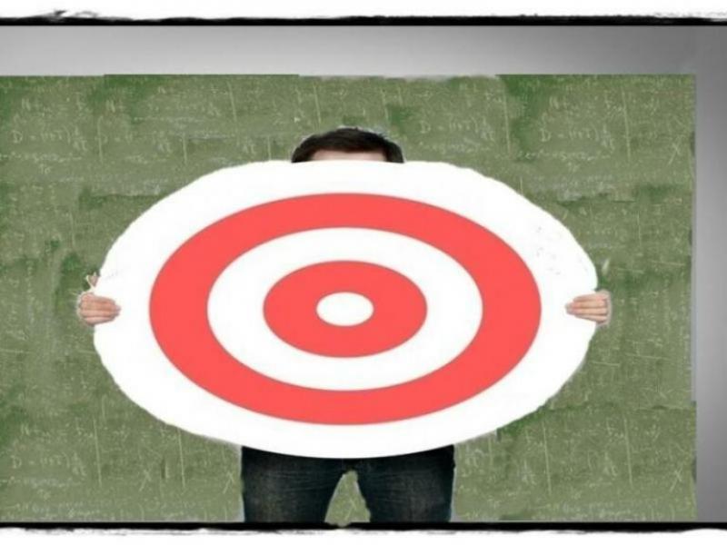 Εκπαιδευτικοί: Ξεσηκωμός στη Σάμο για την έξωση μονογονεϊκής οικογένειας 