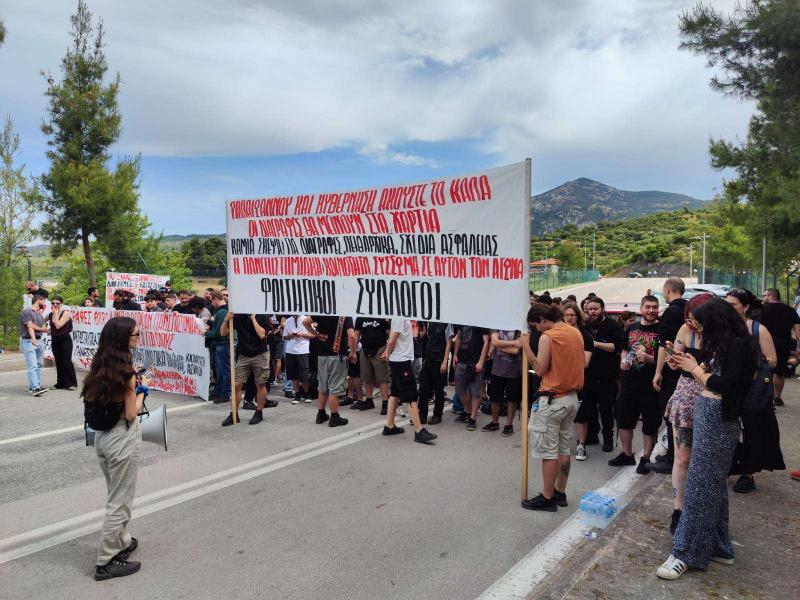 Συγκέντρωση φοιτητών στη σύνοδο πρυτάνεων: «Οι διαγραφές θα μείνουν στα χαρτιά»