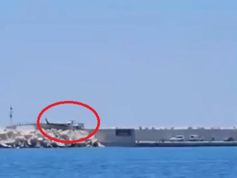 Ελικόπτερο έπεσε στη θάλασσα της Βουλιαγμένης - Δείτε βίντεο