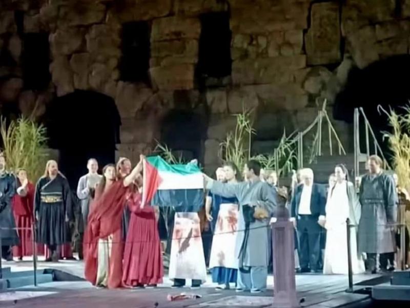 Ηρώδειο: Καλλιτέχνες ύψωσαν τη σημαία της Παλαιστίνης 