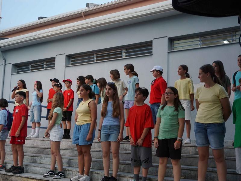 «Καλό καλοκαίρι, αγαπημένοι δάσκαλοι που με κάνατε να... ψηλώσω λίγο»