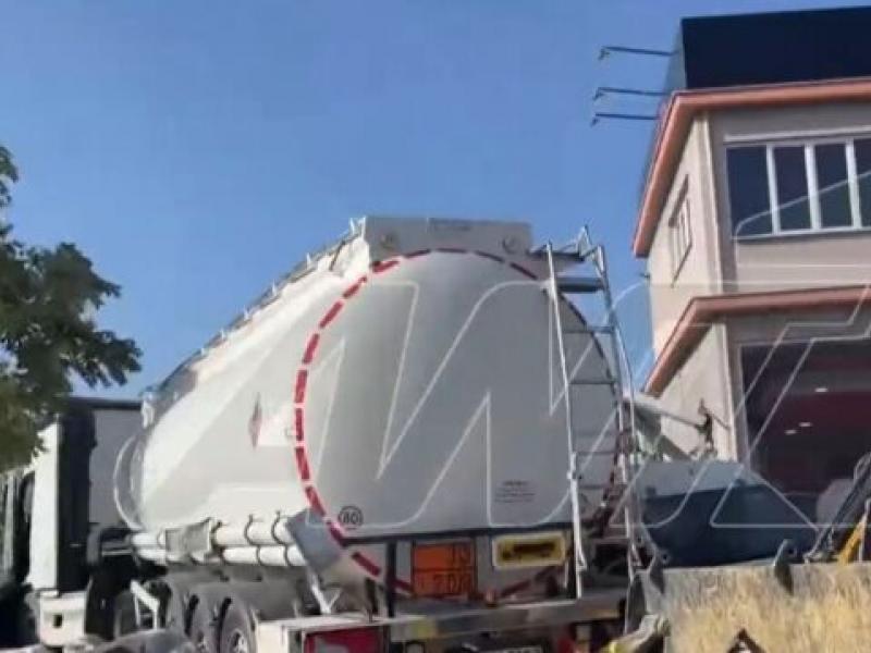 Τροχαίο στο Μενίδι: ΙΧ παραβίασε κόκκινο και συγκρούστηκε με βυτιοφόρο – Έπεσε σε μάντρα αυτοκινήτων