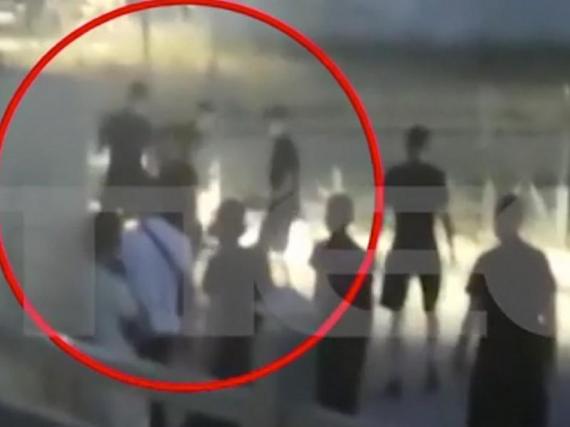 Άγρια συμπλοκή ανηλίκων έξω από Δημοτικό Σχολείο στο Μενίδι – Σκηνές ωμής βίας σε βίντεο ντοκουμέντο
