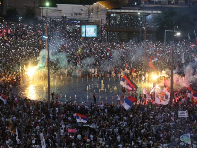 Η δύναμη των φοιτητών σαρώνει τη Σερβία: Μαζικά μπλόκα και κάλεσμα για αλλαγή
