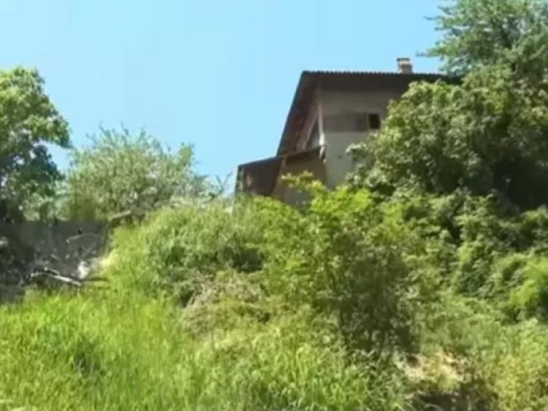 Υπόθεση σοκ: Αδέλφια-«φαντάσματα» ζούσαν μέσα στο δάσος με πάνες, χωρίς σχολείο