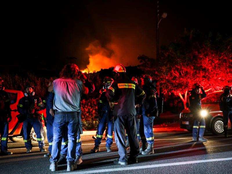 Ιεράπετρα: Απόλυτη καταστροφή από τη φωτιά – Εφιαλτική νύχτα έζησαν οι κάτοικο