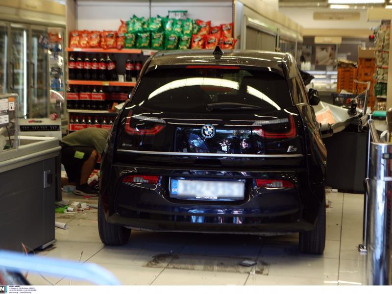 Νίκαια: «Ήθελα να βάλω το air condition, έκανα λάθος με τον μοχλό»: Τι λέει η οδηγός που μπούκαρε στο σούπερ μάρκετ