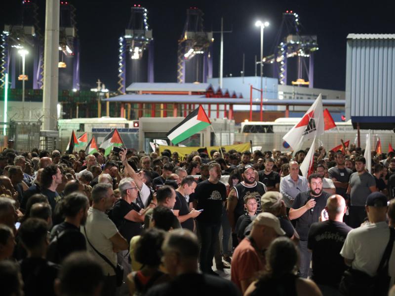 κινητοποίηση στον Πειραιά ενάντια στη μεταφορά στρατιωτικού υλικού στο Ισραήλ