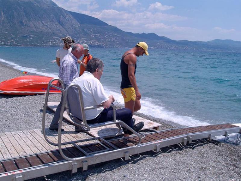 Ράμπα για χρήση από ΑΜΕΑ σε παραλία