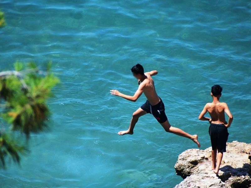 Τραυματισμός μαθητή στη θάλασσα