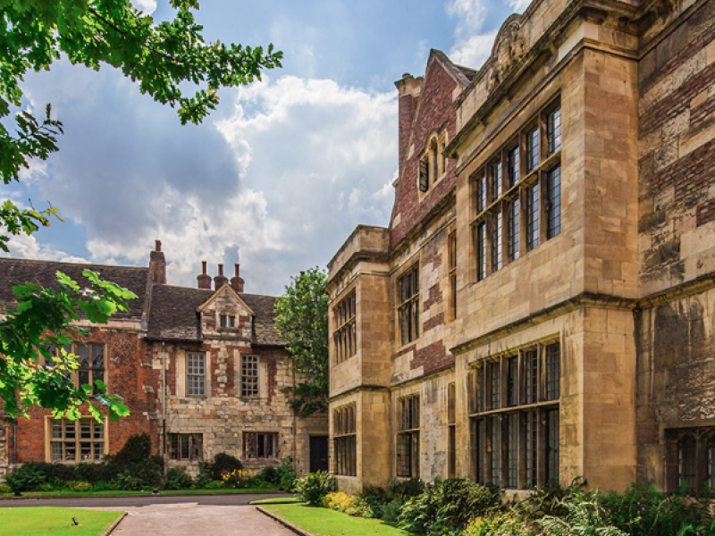 Έρχεται στην Ελλάδα το Πανεπιστήμιο του York: Έλαβε άδεια εγκατάστασης και λειτουργίας