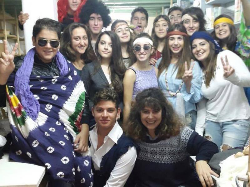 Αποχαιρετισμός με κιμωλία και ουρανό – Μια δασκάλα αποχαιρετά τα σχολεία της Καλύμνου μετά από 25 χρόνια