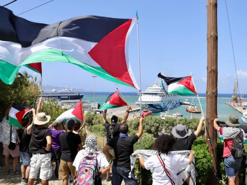 Ηράκλειο: Χημικά, ξύλο και ένταση για το ισραηλινό κρουαζιερόπλοιο Crown Iris (pics, vid)