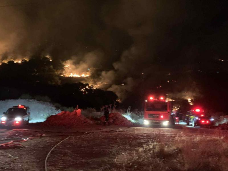 Πυρκαγιά τα ξημερώματα στην Κεφαλονιά: Εκκενώσεις σε Φαρακλάτα, Διλινάτα και Δαυγάτα 