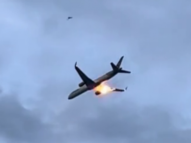 Συναγερμός στον αέρα: Έκρηξη κινητήρα σε πτήση από Κέρκυρα προς Ντίσελντορφ – Βίντεο