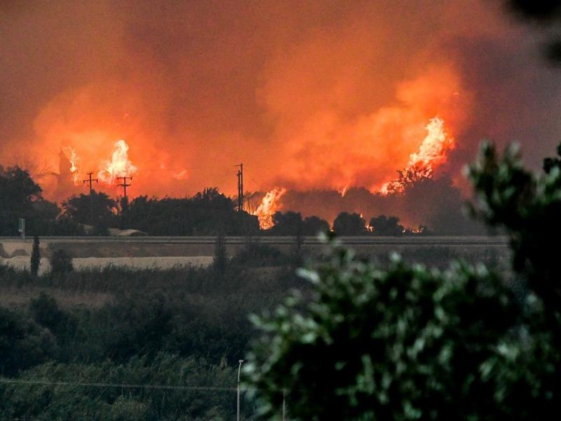 Πάτρα στην πύρινη κόλαση: Ανείπωτος πόνος, καμένες αναμνήσεις - Συγκλονιστικές μαρτυρίες