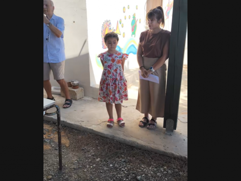 Γαύδος: Η μοναδική μαθήτρια και η δασκάλα που κρατούν ζωντανό το πιο ακριτικό σχολείο της Ευρώπης