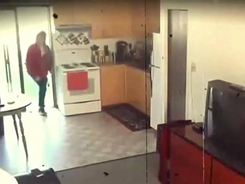 Ηλικιωμένη - θύμα ληστείας στην Κηφισιά: «Με έδεσε χειροπόδαρα, μου έδωσε ένα φιλί και έφυγε» (Video)