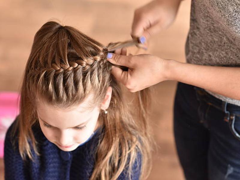 Εύκολα και γρήγορα χτενίσματα για το σχολείο