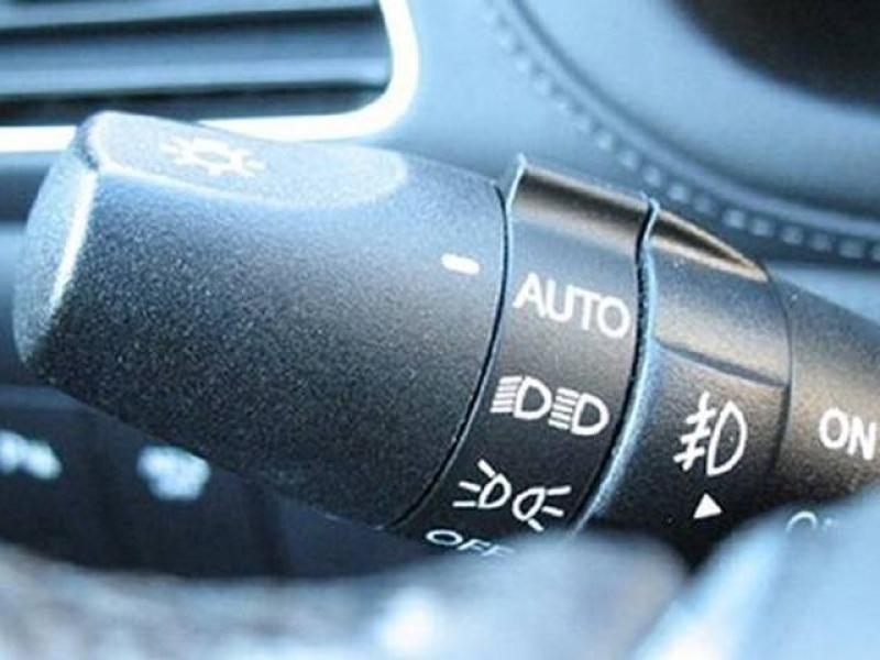 Χρήση Φλας: Τι προβλέπει ο νέος ΚΟΚ και ποια είναι τα πρόστιμα για τους παραβάτες