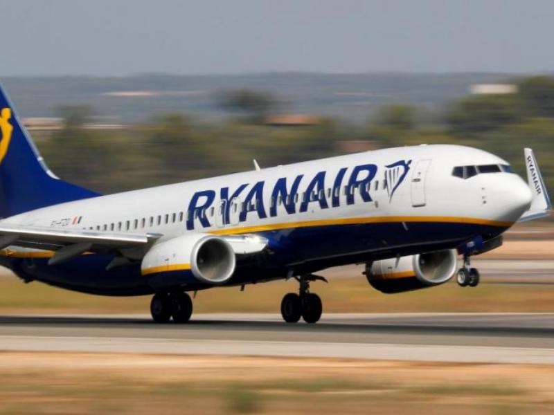 Ryanair: Κατακόρυφη πτώση στις τιμές των αεροπορικών εισιτηρίων για τη θερινή περίοδο