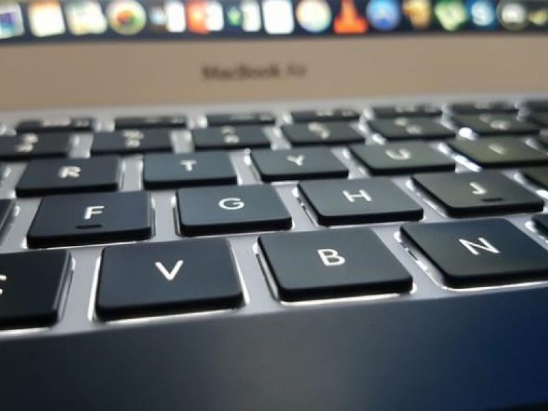 Βόλος: "Σέρφαρε" και έπεσε σε ροζ βίντεο με πρωταγωνίστρια την ίδια