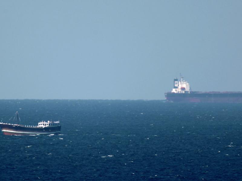hormuz straits ships