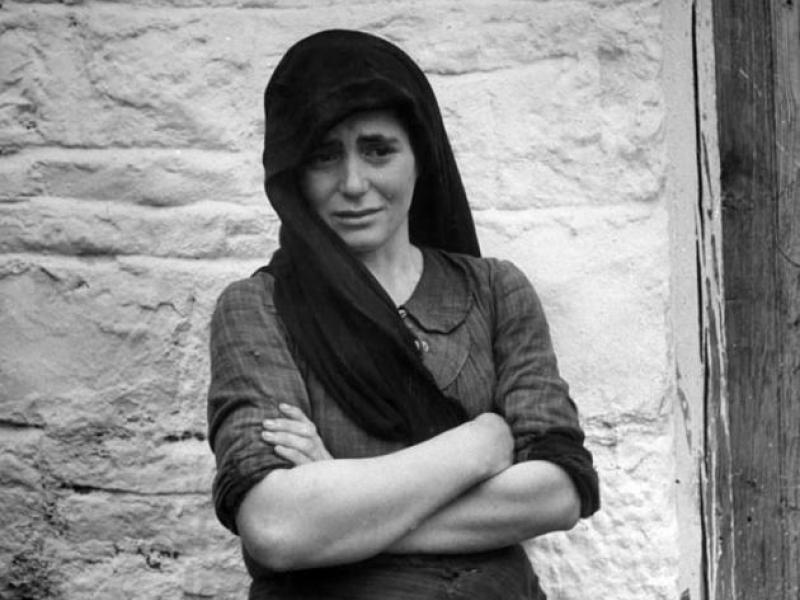 Σφαγή στο Δίστομο: H ιστορία πίσω από αυτή τη γυναίκα