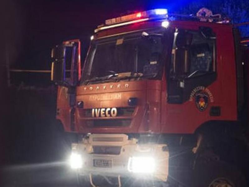 Κάηκαν τρία αυτοκίνητα σε πυλωτή πολυκατοικίας στον Ταύρο	