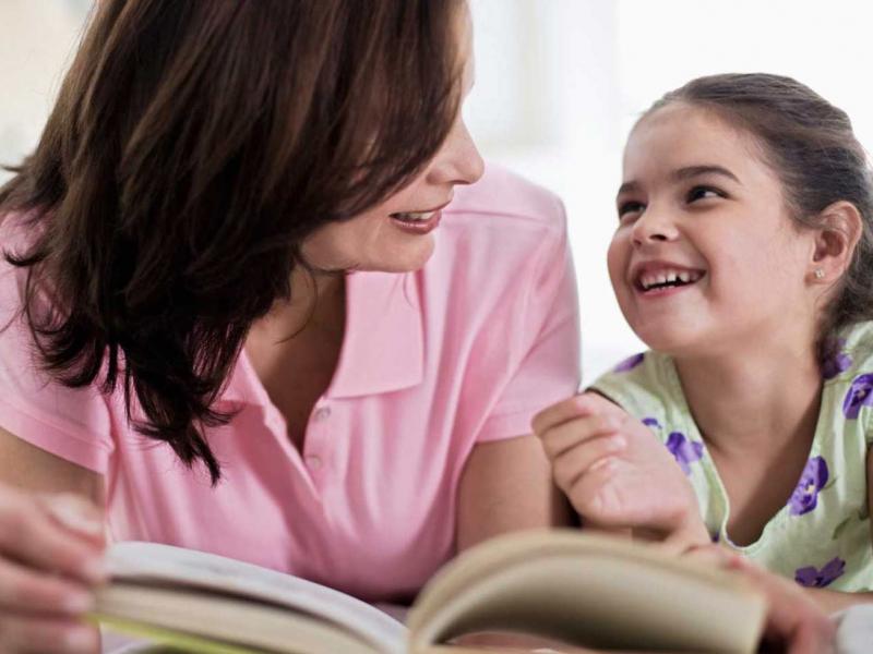 Για γονείς: Πρέπει να «διαβάζετε» το παιδί σας;