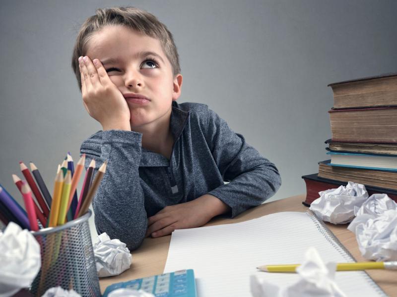 «Κάτσε να διαβάσεις»: Πώς θα πείσετε το παιδί να μελετήσει στο σπίτι