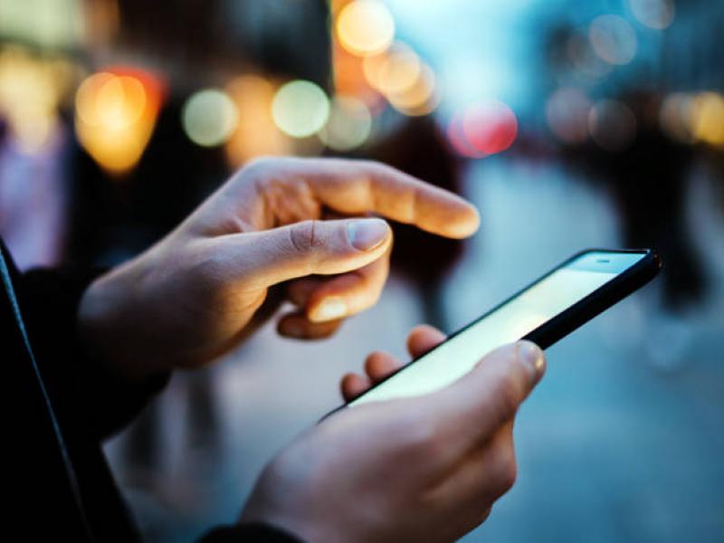 Ρήτρες σε συμβόλαια κινητής, internet και υπηρεσιών — Τι ισχύει και πώς να προστατευτείτε