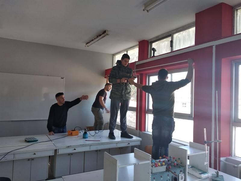 Μαθητές του Λυκείου Θουρίας μεταμόρφωσαν το σχολείο τους στις γιορτές (Φωτογραφίες)