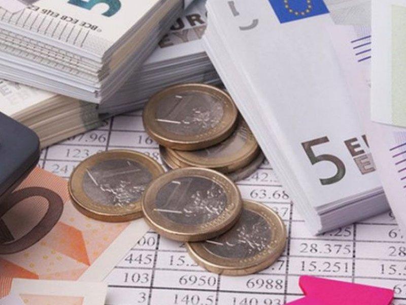 Αύξηση ασφαλιστικών εισφορών για ελεύθερους επαγγελματίες από το 2025 – Πόσο θα κληθούν να πληρώσουν