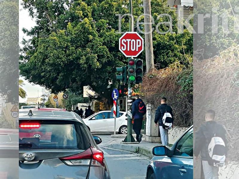 Κρήτη: Επικίνδυνο φανάρι κοντά σε σχολείο - Ανάβει πράσινο για οχήματα και πεζούς