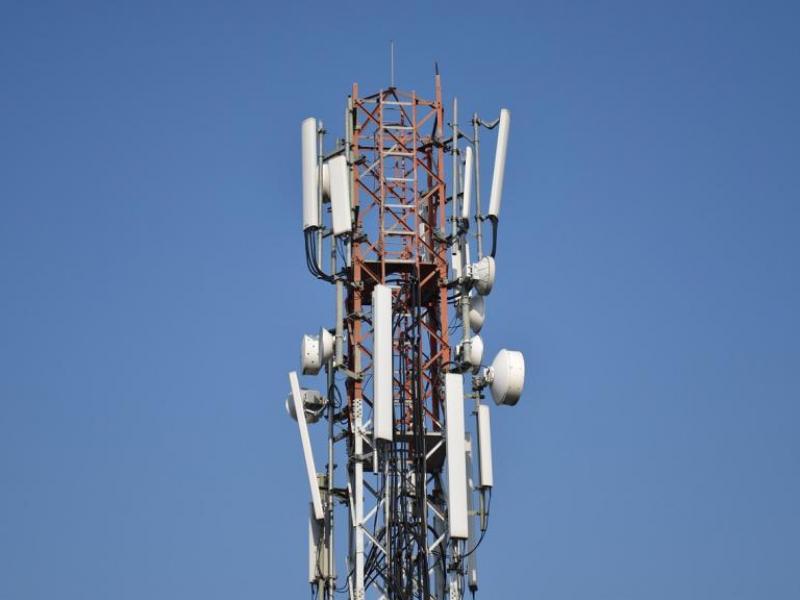 Ζ' ΕΛΜΕ Αθήνας: Να φύγει η κεραία κινητής από την Ηλιούπολη