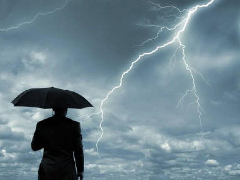 Iσχυρές βροχές και καταιγίδες μέχρι το μεσημέρι - Ποιες περιοχές θα πληγούν