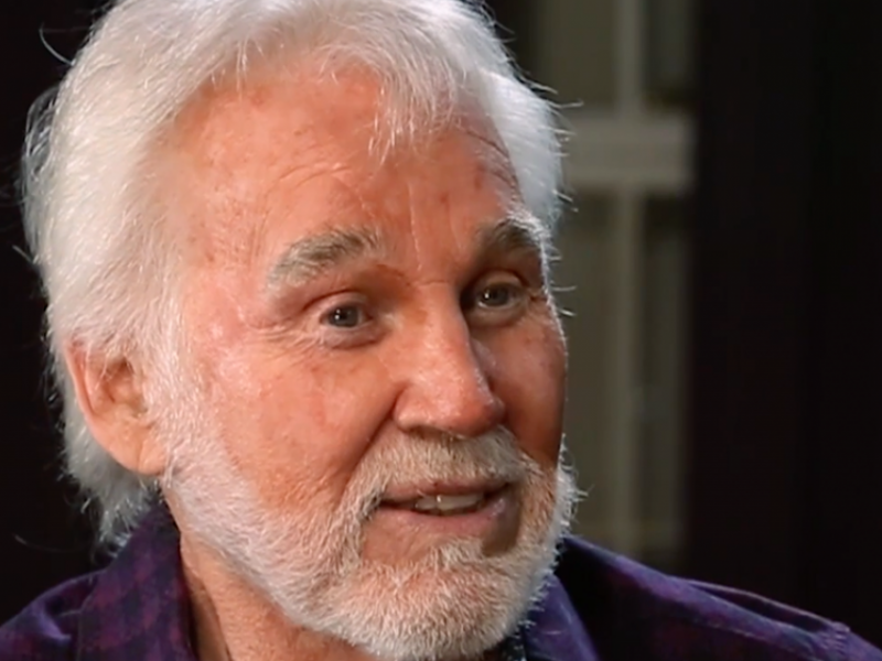 Πέθανε ο διάσημος τραγουδιστής κάντρι Κένι Ρότζερς