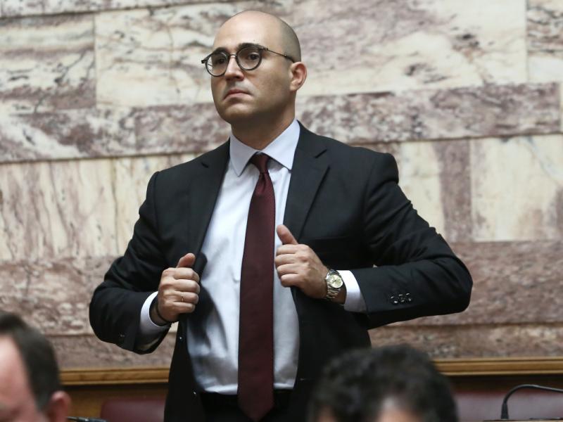 Κωνσταντίνος Μπογδάνος – Νέες χυδαιότητες: «Γύφτοι κατέλαβαν την πλατεία Πυροσβεστών» 