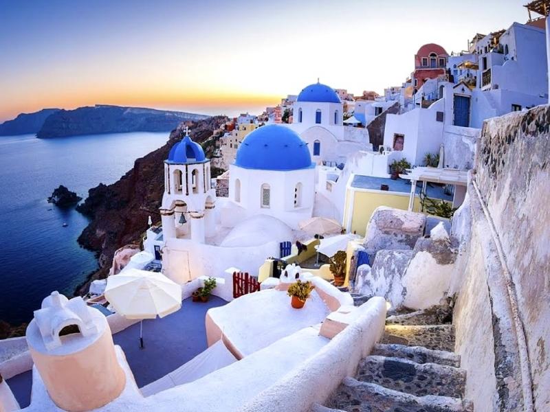 Ντράπηκε και η ντροπή! - Στη Σαντορίνη ζητούν από τους κατοίκους να μείνουν σπίτι λόγω... τουρισμού