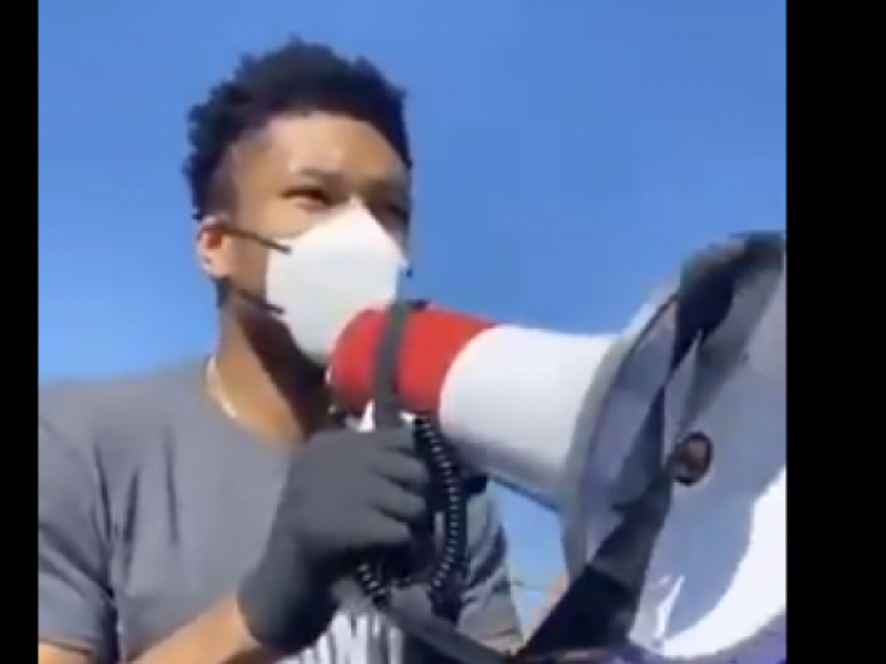 Ο Γιάννης Αντετοκούνμπο ούτε  έσκουξε, ούτε γκάριξε, ούτε κλάφτηκε...