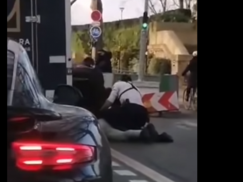 Γαλλία: «Δεν μπορώ να αναπνεύσω» φώναζε διανομέας - θύμα αστυνομικής βίας (Video)