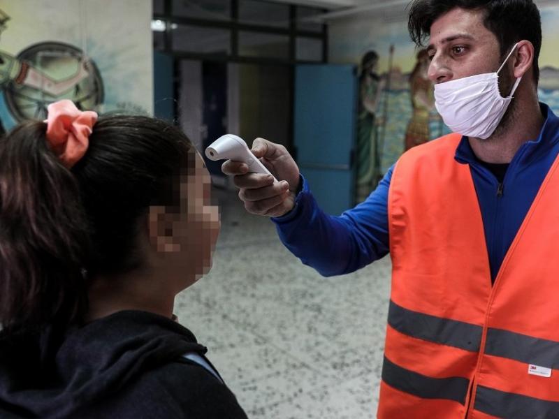 Παιδίατρος για σχολεία: Να μάθουν ως παιχνίδι τη μάσκα