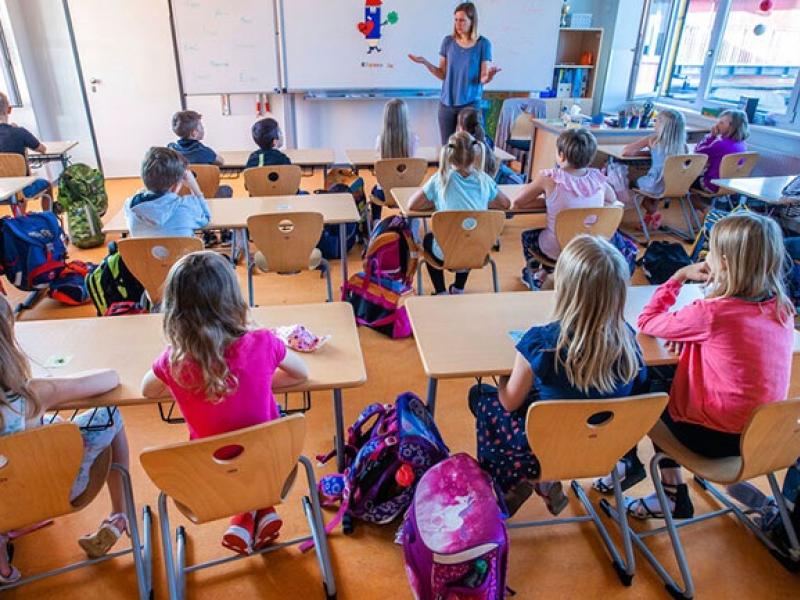 Εκπαιδευτικοί: Καταγγέλλουμε την τραγική αδιαφορία του ΥΠΑΙΘ για το κλείσιμο των σχολείων και την τηλεκπαίδευση