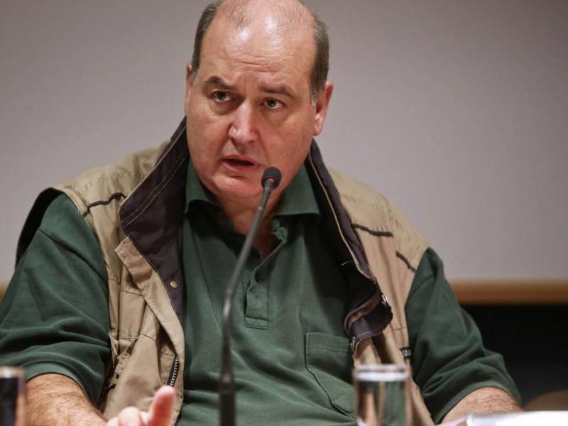 Τηλεκπαίδευση-Φίλης: Κρατική μέριμνα για τους μαθητές που τους έκοψαν το ρεύμα