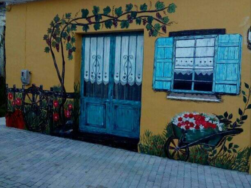 Χαλκιδική- lockdown: Με ζωγραφισμένους τοίχους κόντρα στην μουντάδα η Παλαιόχωρα