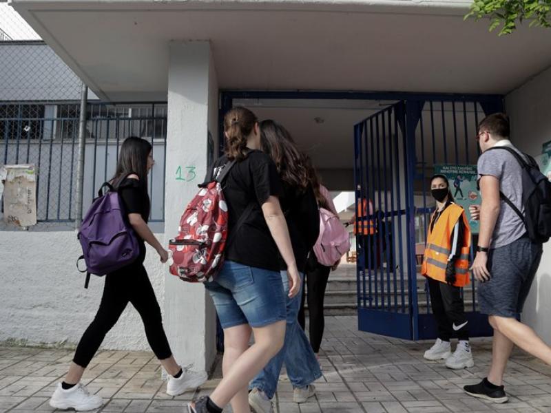 μαθητές σχολείο επιστροφή κορονοϊός