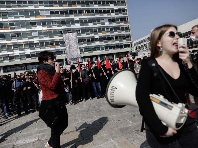 panekpaideutiko-foitites-apth