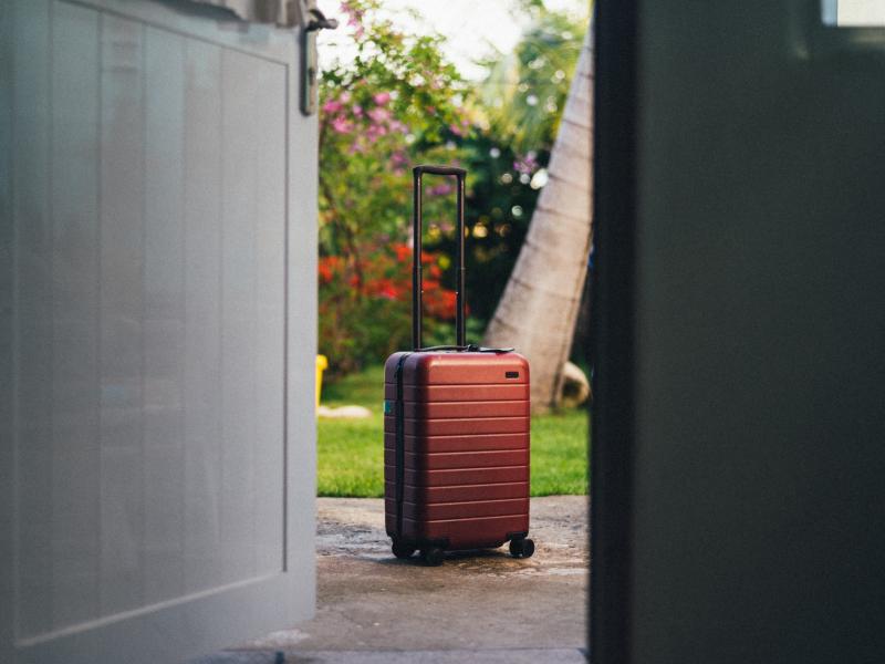 Η «βρώμικη» αλήθεια των αποσκευών: Γιατί πρέπει να καθαρίζουμε τη βαλίτσα μας μετά από κάθε ταξίδι