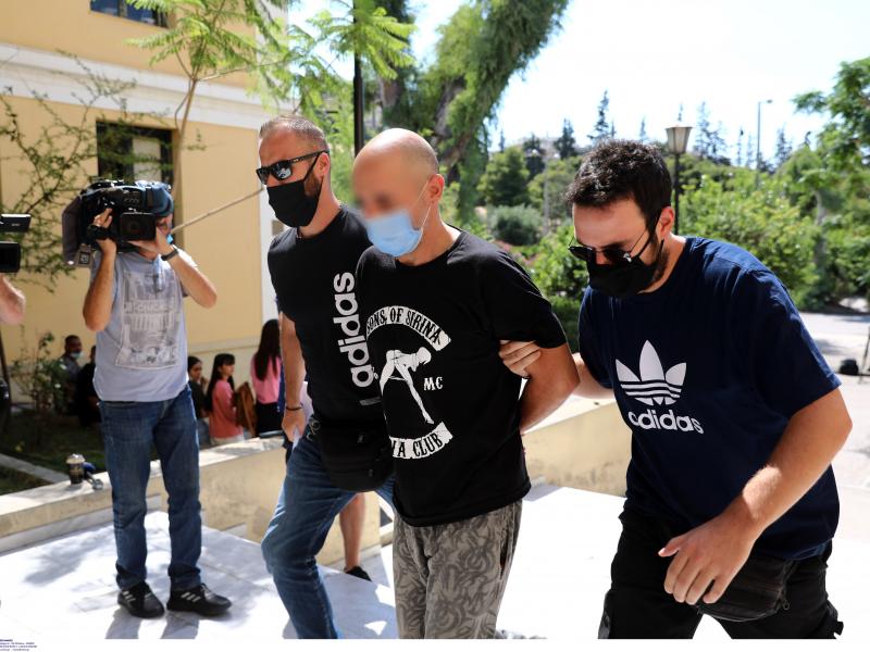 Ηλιούπολη: Ο αστυνομικός κρατούσε την κόρη του στο ίδιο σπίτι με τη 19χρονη